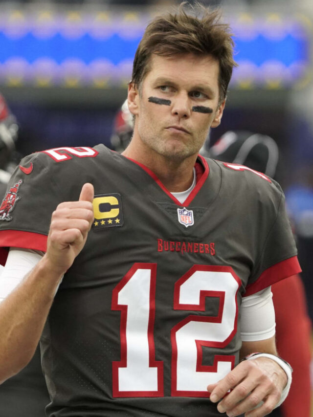 NFL World Reacts To Tom Brady's Painful Injury News